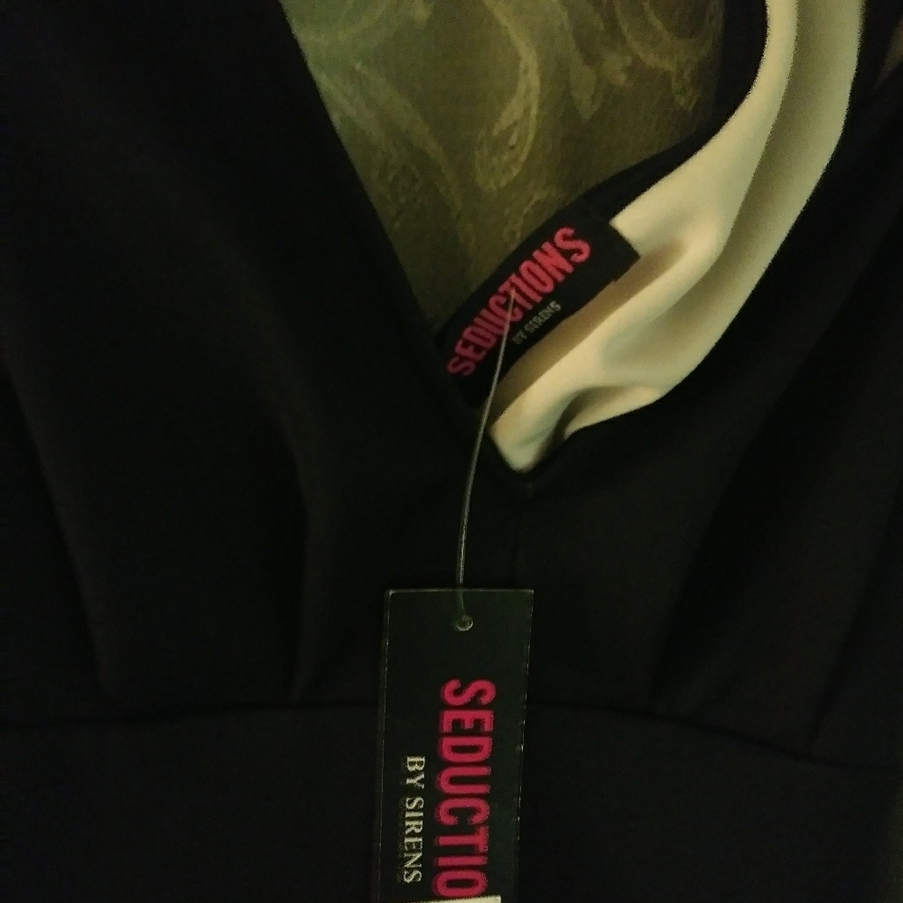 Backless dress - Picture 4 of 4
